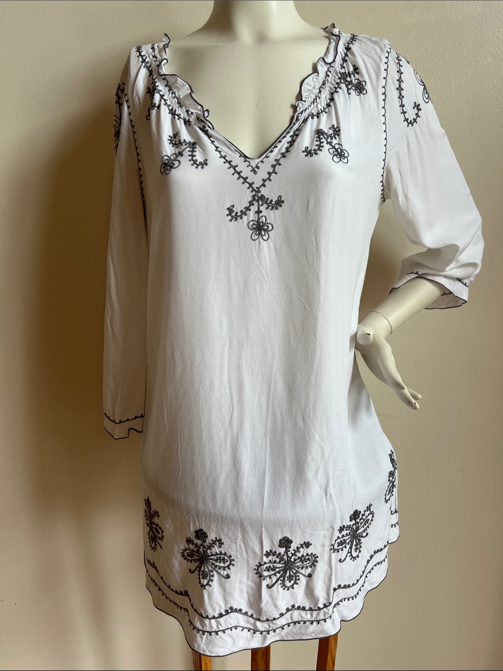 Nomadic Traders White Tunic with pewter Embroidered Trim